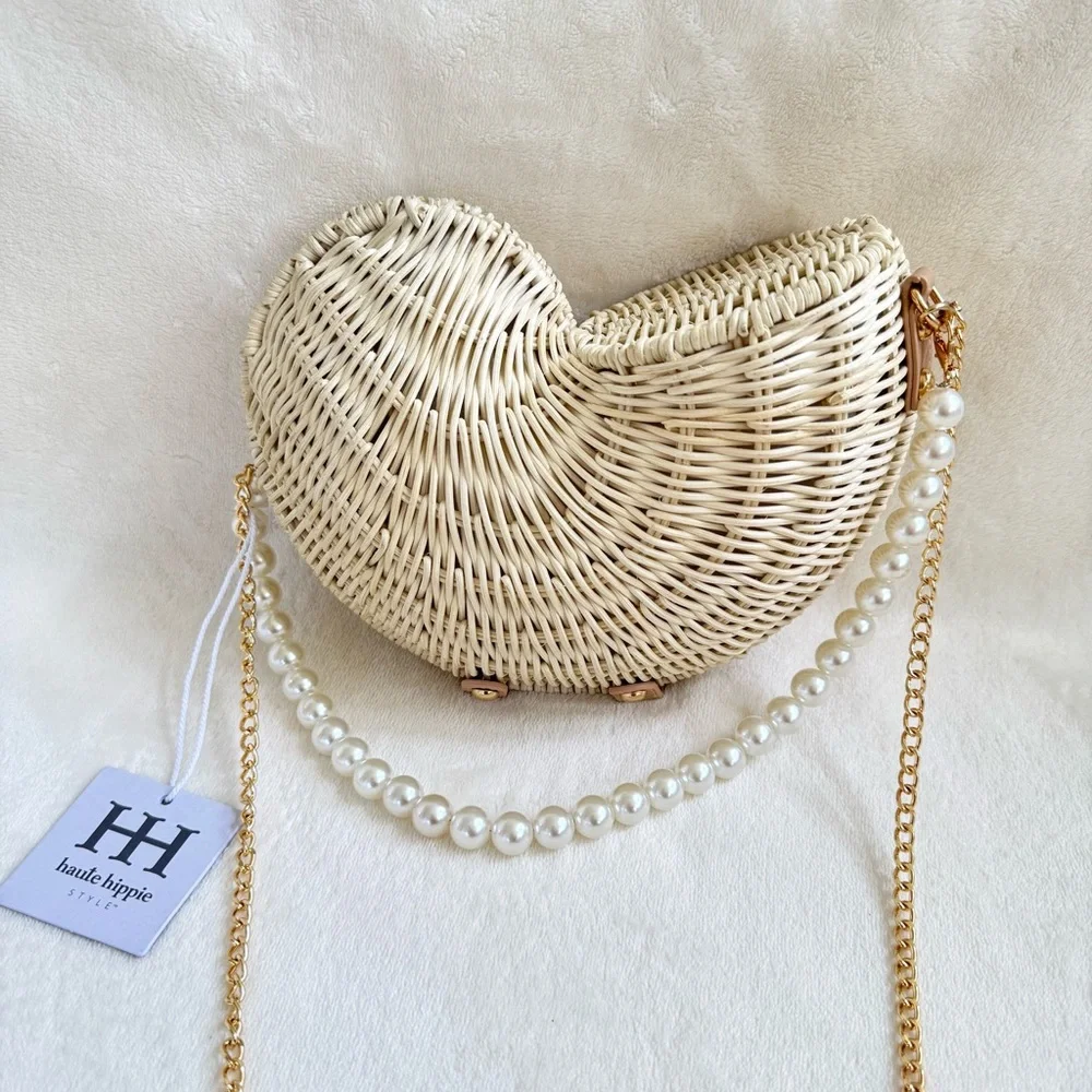 Haute Hippie Cream Woven Wicker Shell-Shaped Purse w/ Faux Pearl Handle - Picture 5 of 7